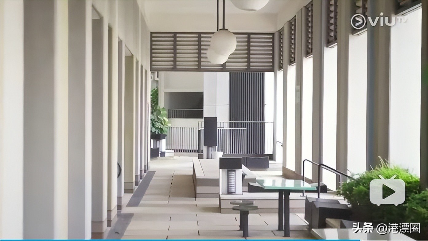最近港府推出月租700块的房子，里面长这样！