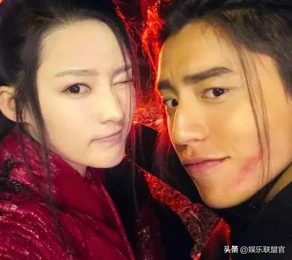 撩汉、乱认爸、男男接吻，这6位明星是没分寸感，还是“耍流氓”