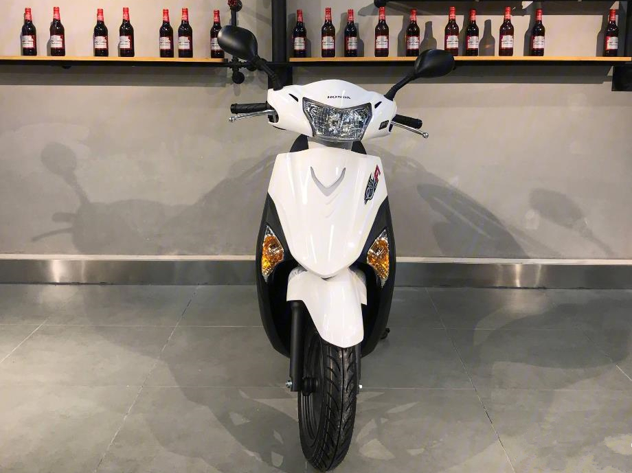 本田上班代步小踏板，有CBS，配6.4L油箱，碟刹版9千多