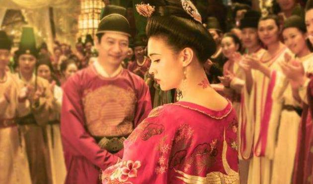 杨贵妃与安禄山互生情愫，怕被发现无意发明一物，至今仍是流行