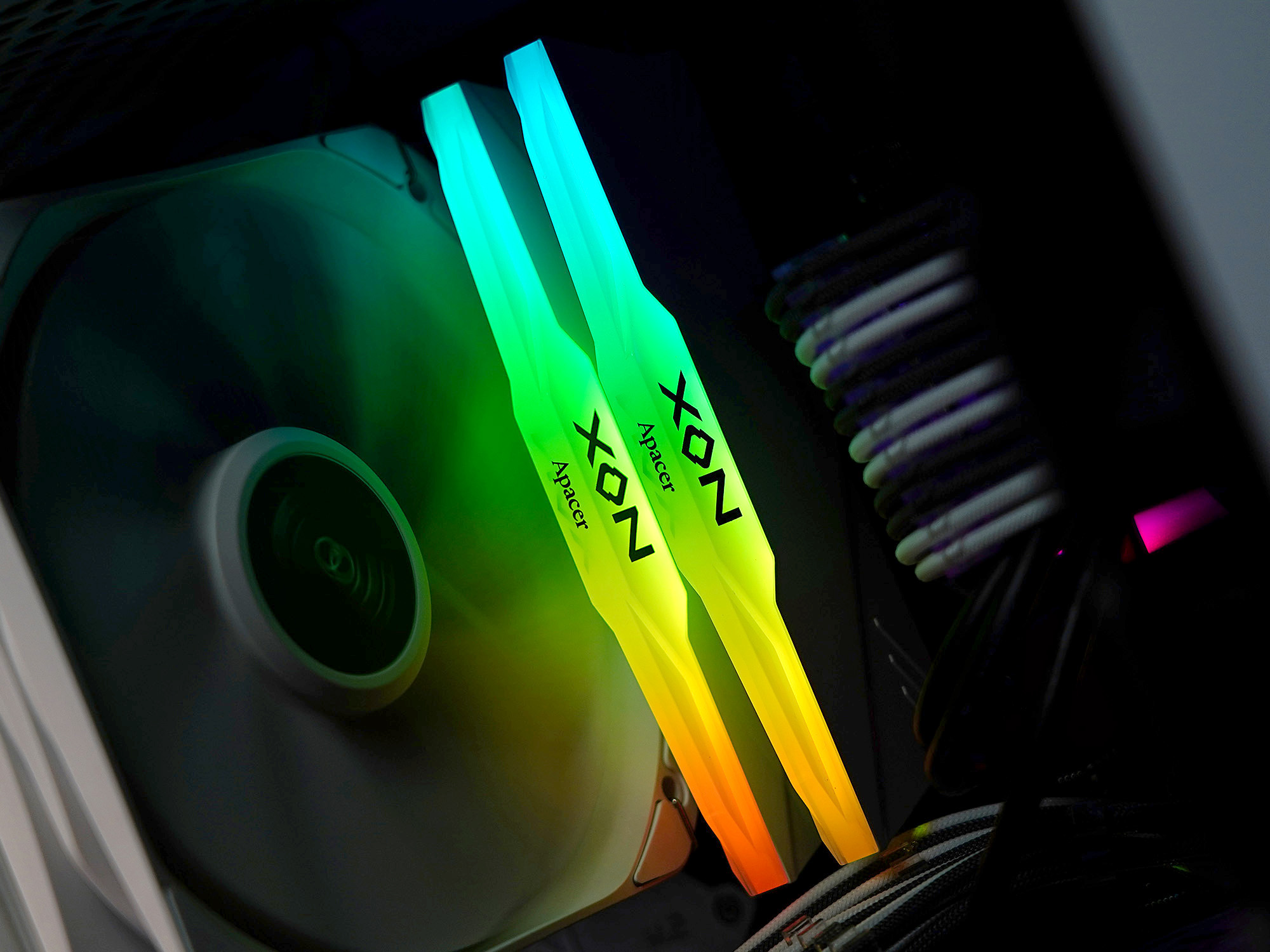 白银经典配色，最强风冷组合，能玩老头环，也是生产力的PC主机