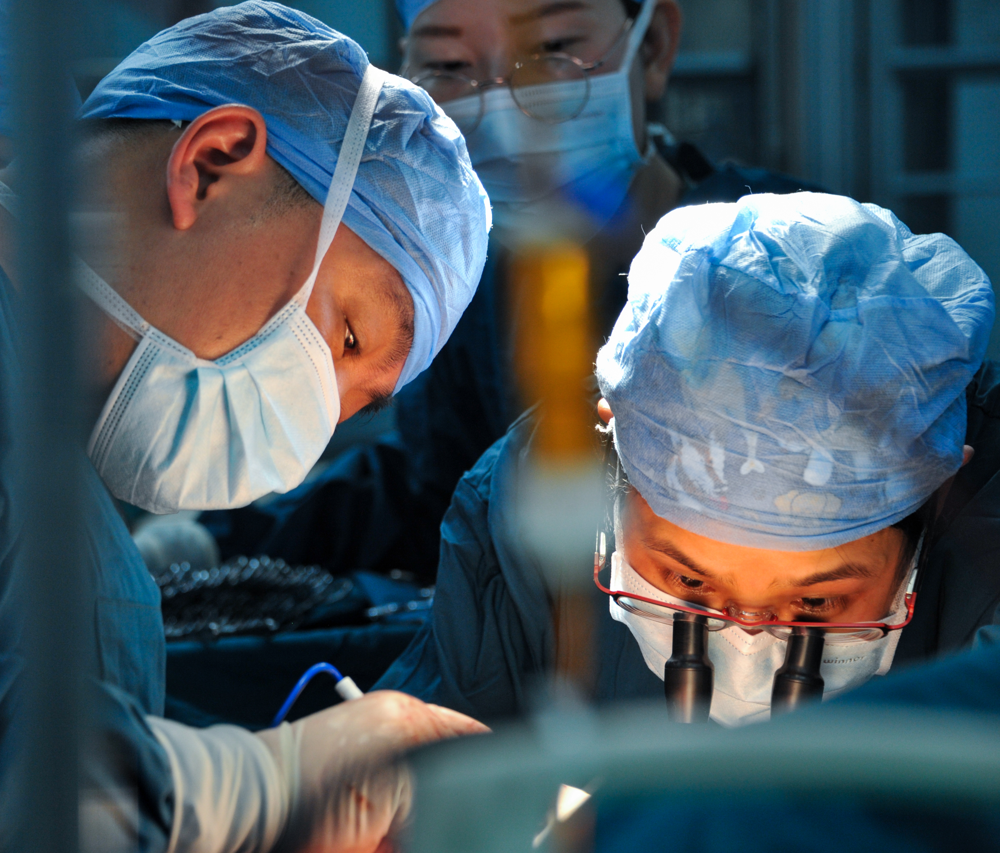 年轻妈妈捐肝救儿子,33岁妈妈捐肝救孩子