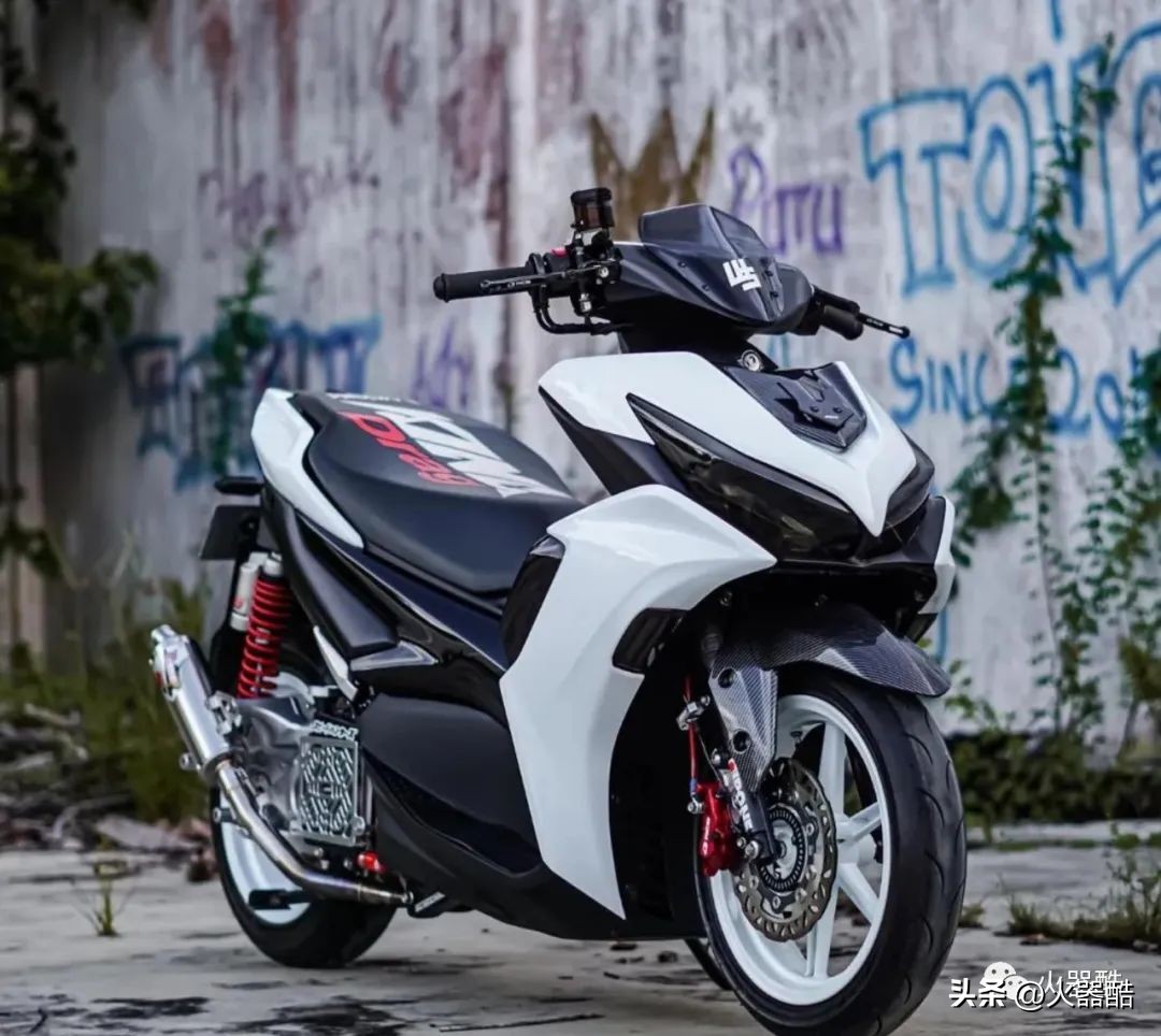 雅马哈nvx155帅气视频,aerox155与nvx155哪个好