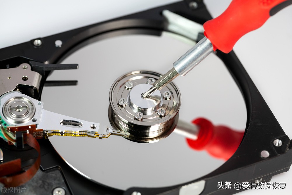 移动硬盘异响不读盘怎么回事,移动硬盘磁头损坏是什么原因