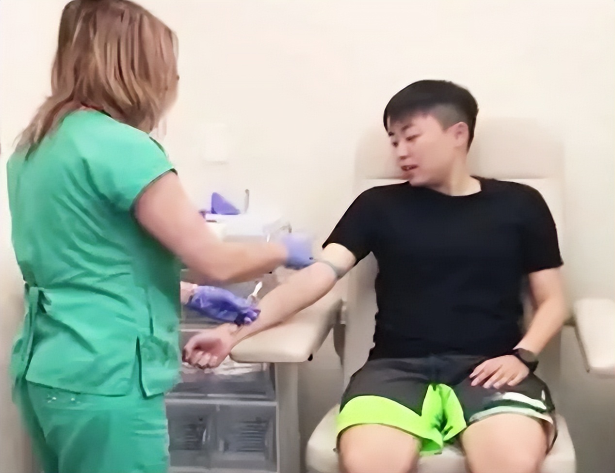 化妆品女ceo赴美生五国混血,赴美生下5国混血女儿