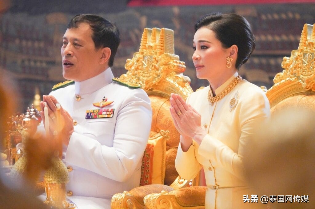 泰国国王王后加冕仪式,泰国国王王后出席佛教活动