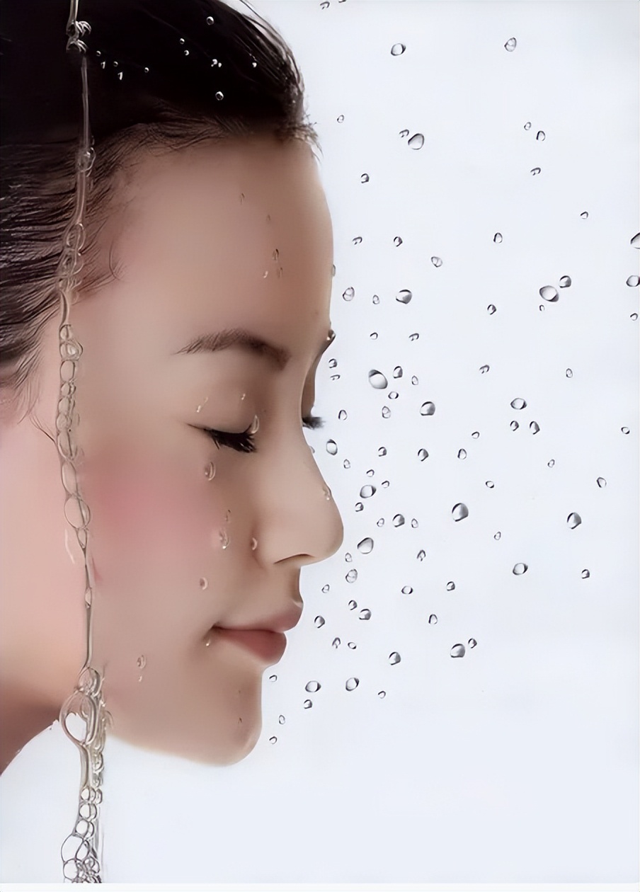 你真的会用爽肤水这些误区要避开,爽肤水到底是鸡肋还是护肤必备