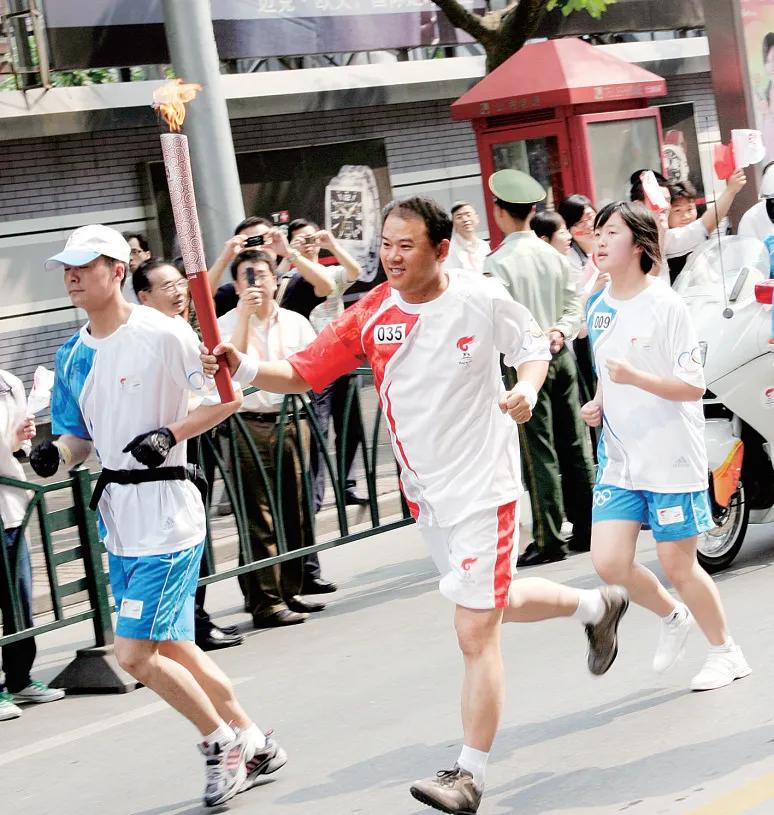 14岁卖冰棍，22岁成百万富翁！这个温州人如今叱咤上海