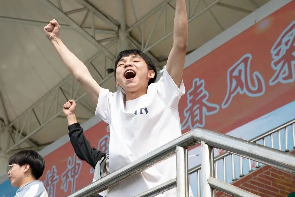 鐩涗笘鍗庤癁鐮ョ牶鍓嶈,鐩涗笘涓崕鐮ョ牶鍓嶈