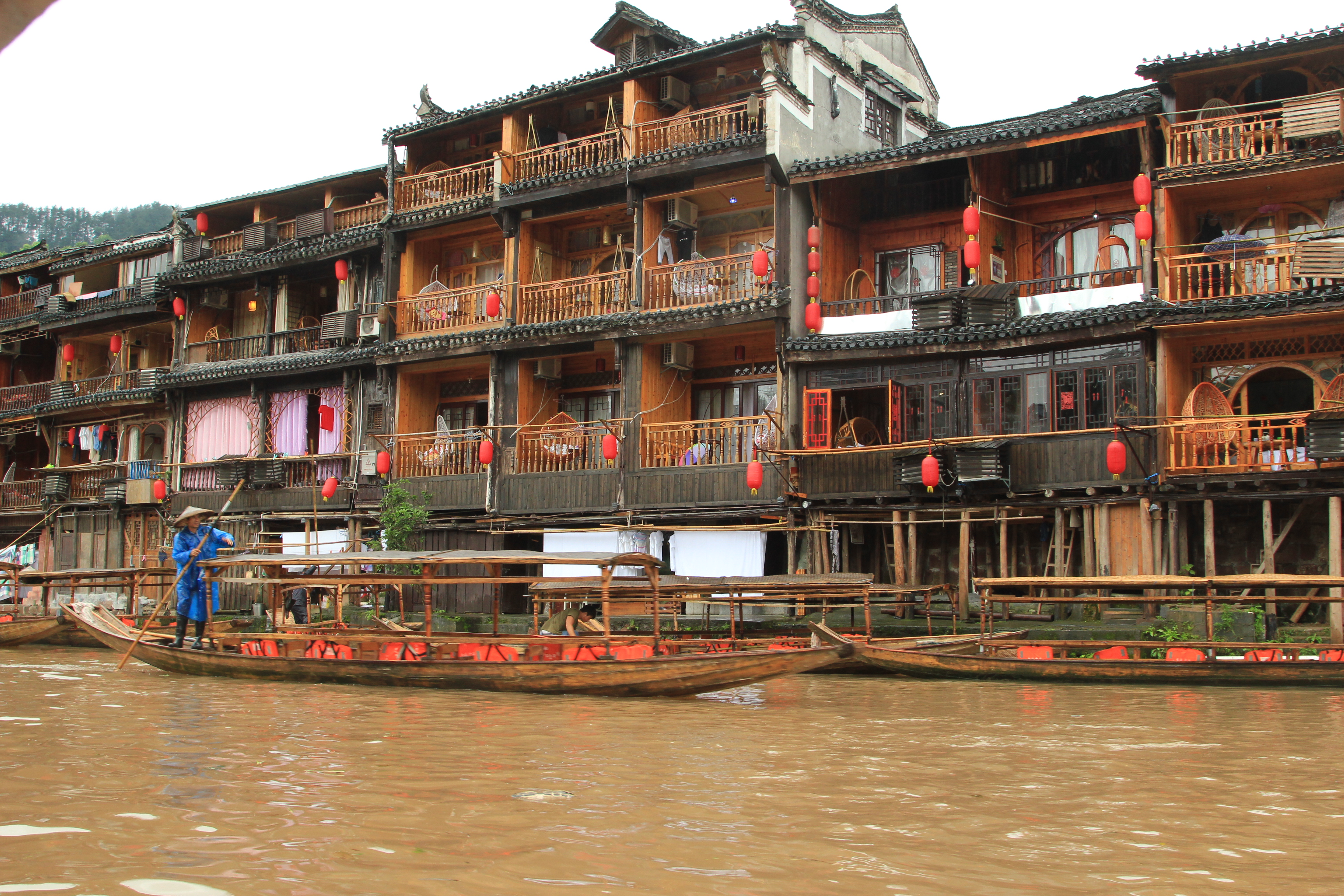 边城和凤凰古城哪个好玩,中国最美古城凤凰古城视频