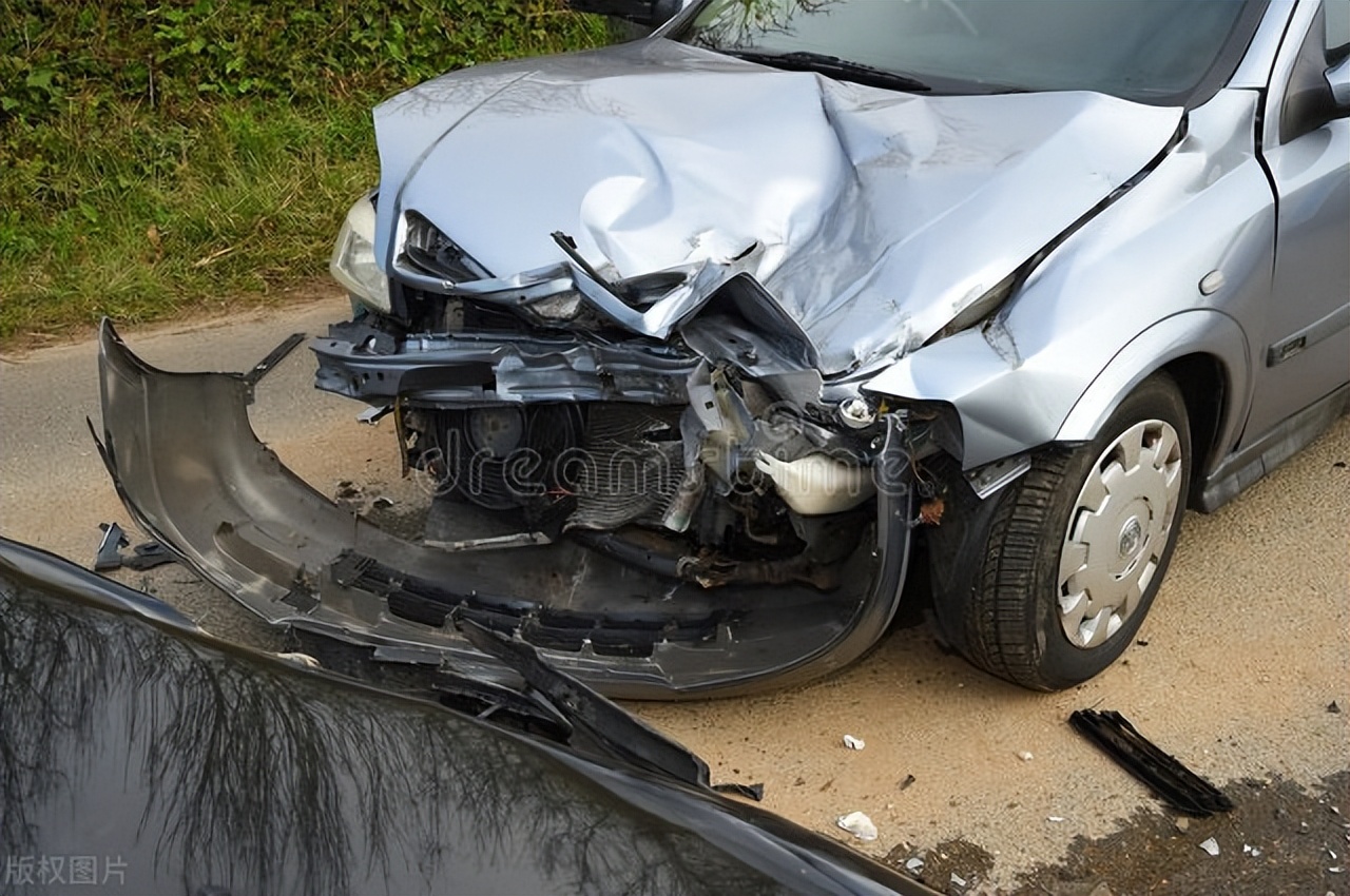 开车把家人撞死可以报保险吗,家人开车出事故保险公司报损吗