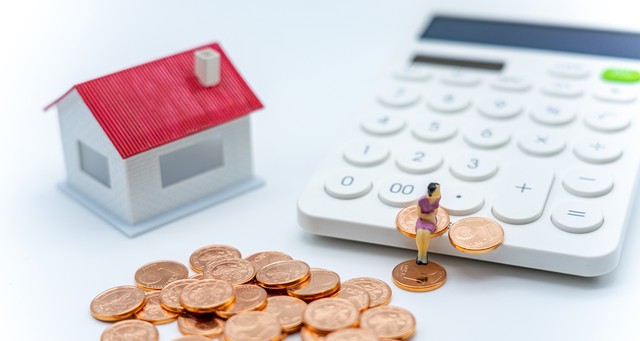 一个月赚八千房贷八十万压力大吗,6000工资一月房贷2500压力大吗