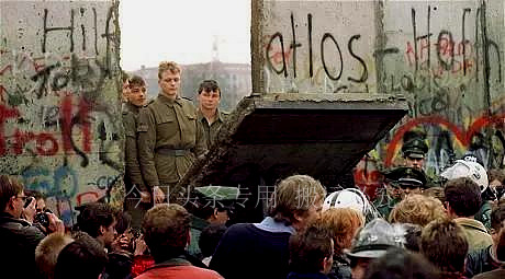 130亿美元,两德统一后东德现状