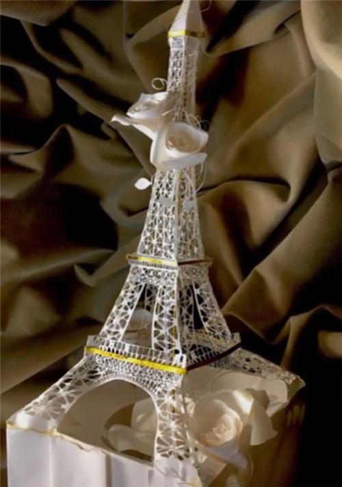 日本妹子把白纸刻成玻璃杯，连水珠都能看见，裸眼3D还能这么玩？