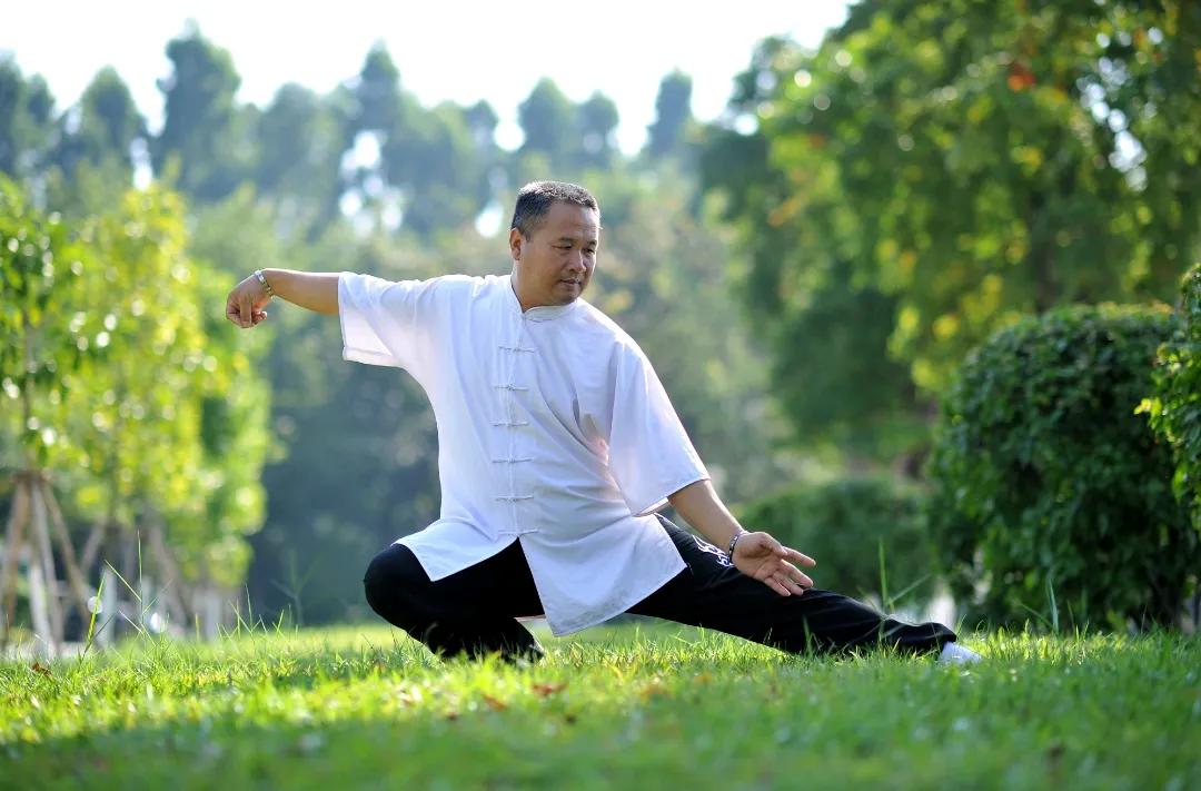 青壮年血压高可以先不吃药吗,年轻人血压多高是继发性高血压