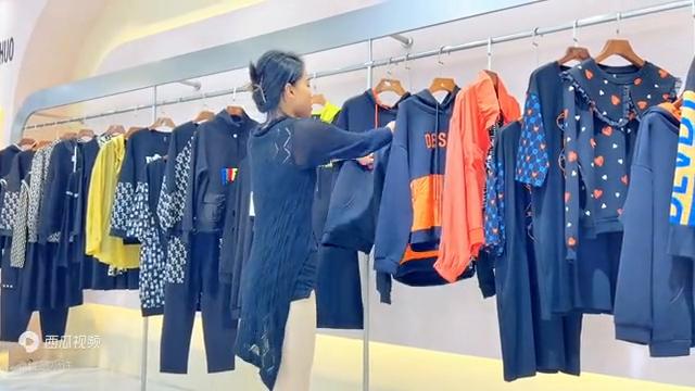 典典秀新款,典典时装秀