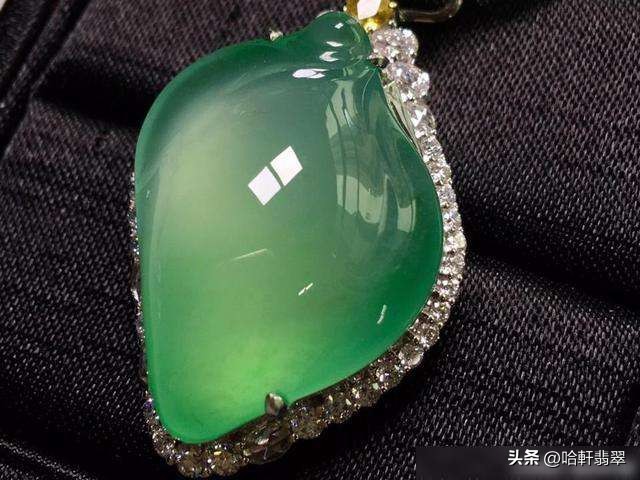 在缅甸花1200买到一个翡翠冒牌货,在云南花六万买翡翠手镯