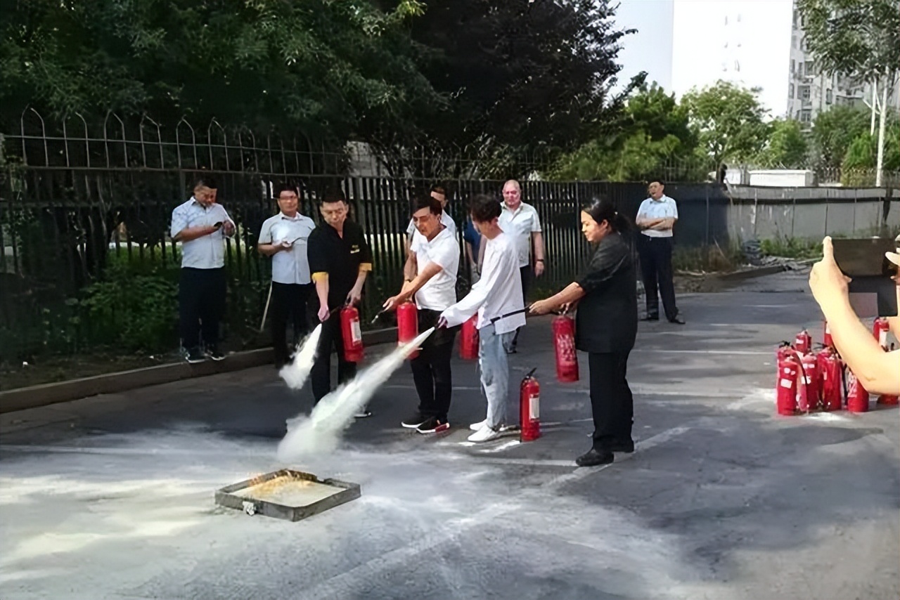 高层楼怎么逃生有逃生通道吗,高层建筑逃生自救常识