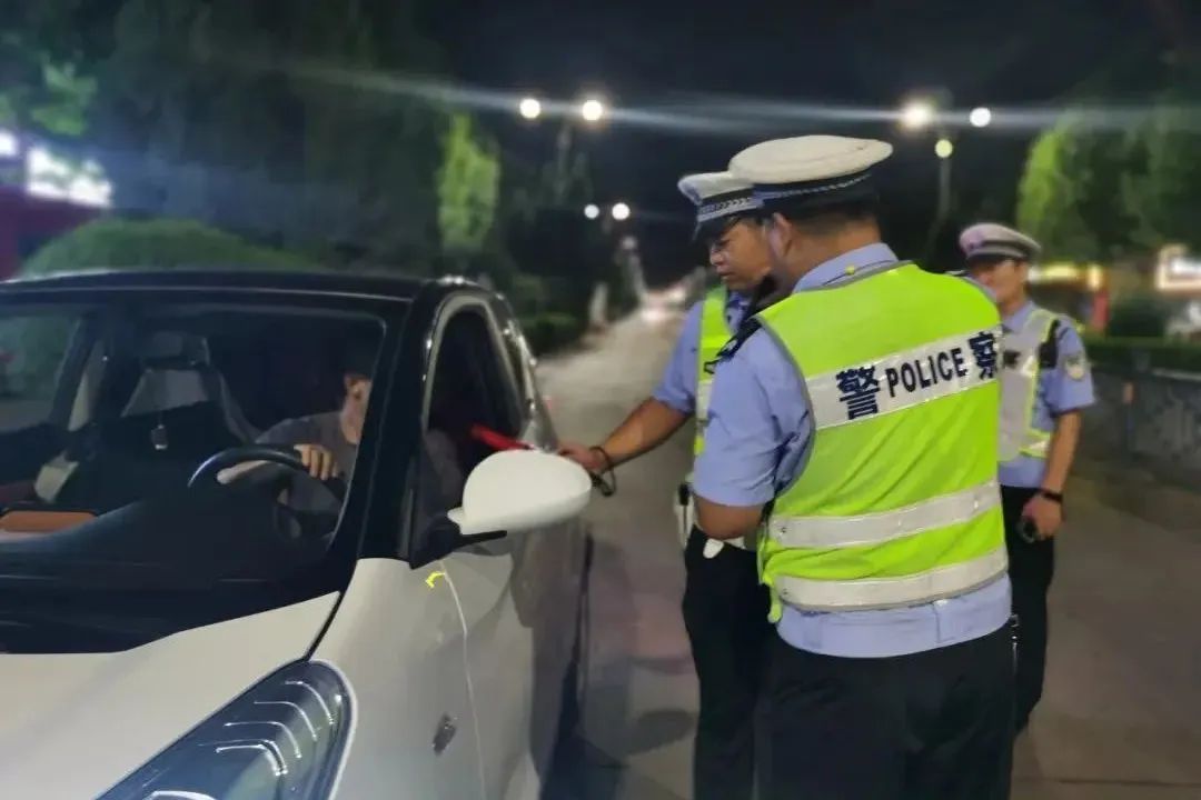 夏季治安打击整治“百日行动”丨尽锐出战!河南洛阳公安全力开展夏夜治安巡查宣防第二次集中统一行动