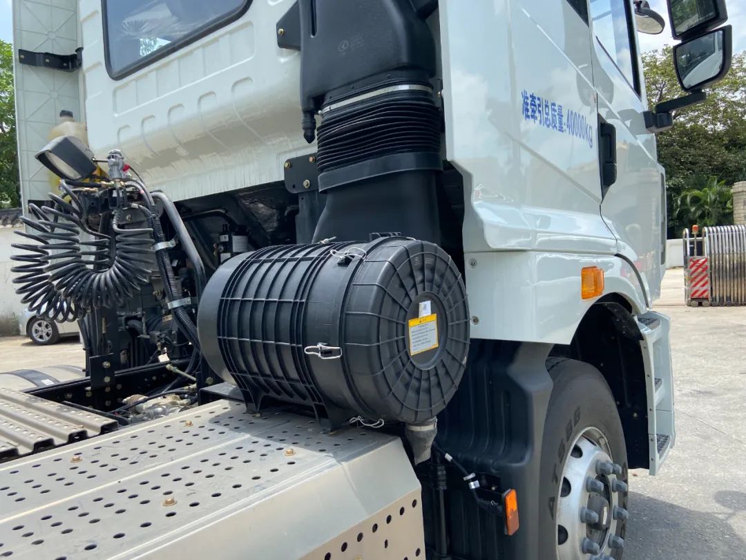 华菱汉马h7460马力牵引车多少钱,拉7吨挖机的自卸车