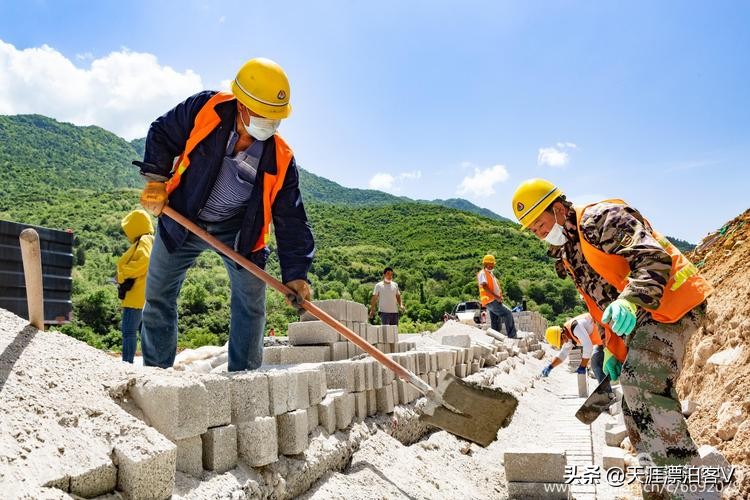 又出专家：哪里还有一月5000工资的农民工农民工都年薪百万了