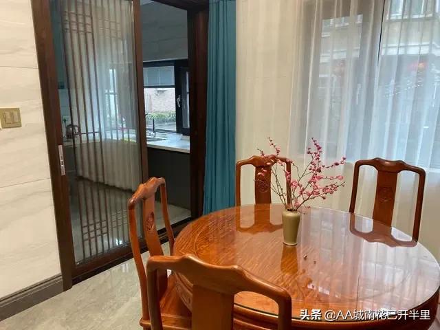 老公先斩后奏花2000多买了这丑不拉几的桌子，我真的好想扔了……