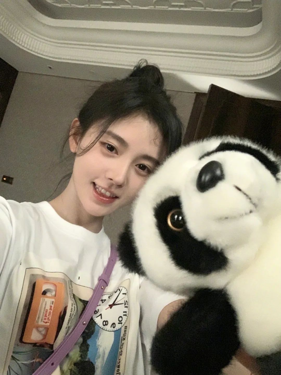 别再披头散发了教你一招秒变女神,今年别再披头散发了三款减龄发型