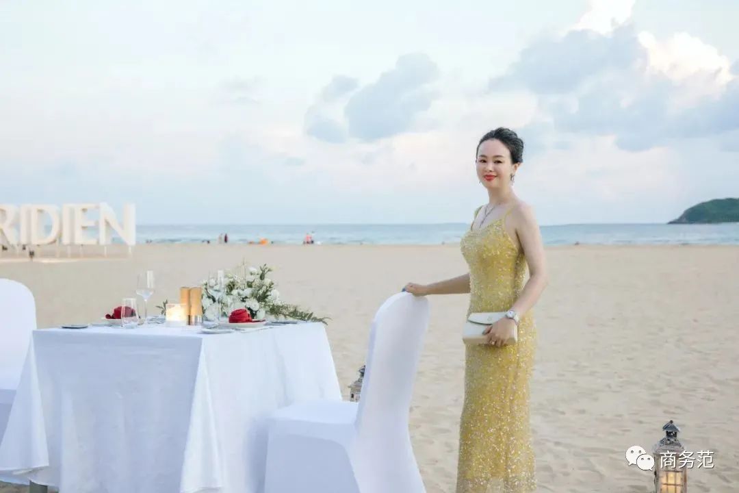 孟晚舟穿的白色连衣裙是什么品牌,孟晚舟同款连衣裙大码