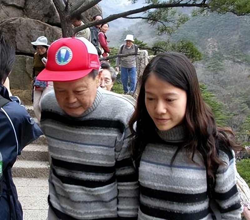 杨振宁翁帆慈善捐赠,杨振宁捐献珍贵资料是什么