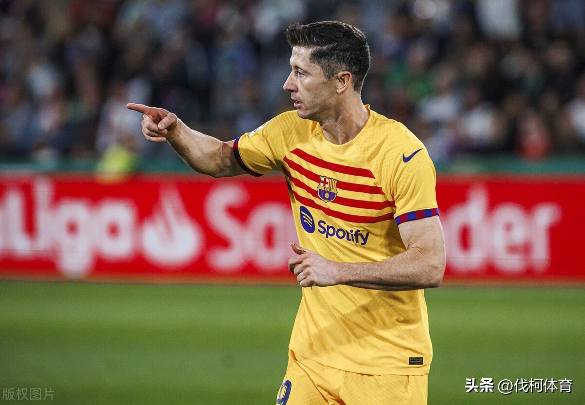 十大神锋之莱万,足坛十大神锋之莱万