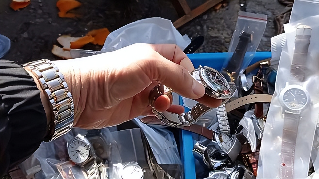 地摊捡漏瑞士手表,地摊市场捡漏老手表