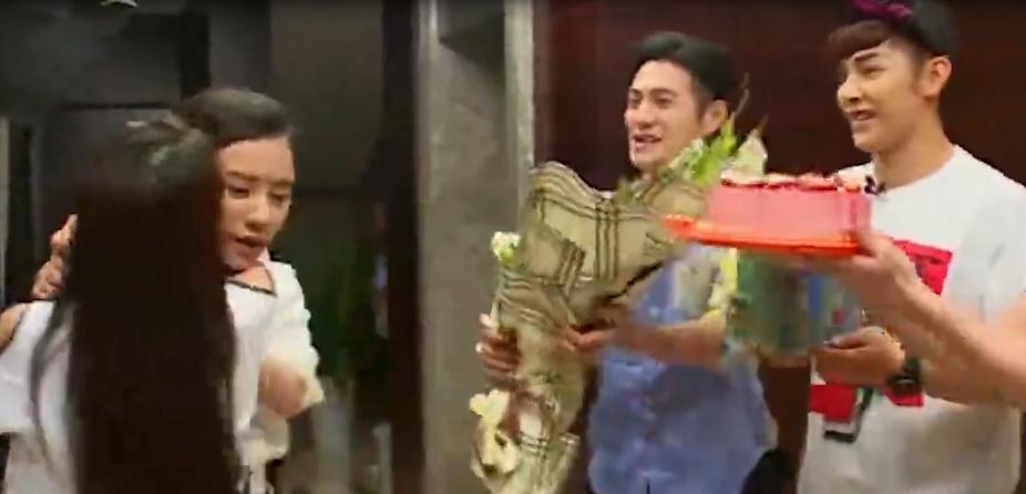 伊一主持人和朱丹交接完整视频,伊一朱丹近况