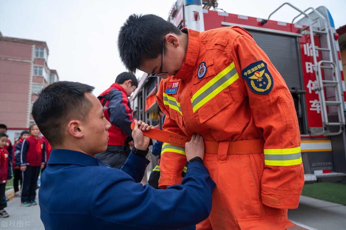苏州社区合同制岗位工资待遇,广州合同制公务员工资待遇