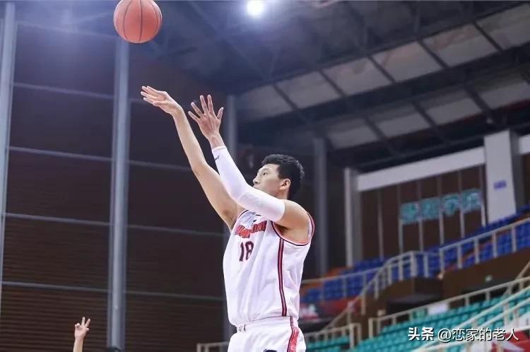 广东首发五虎亮相周琦双塔,回顾周琦入选cba时刻