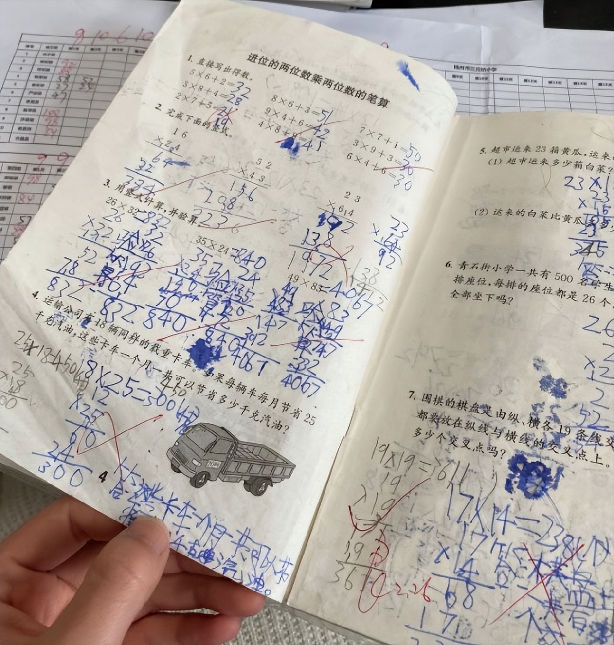 学生写“÷”没用格尺画横，老师撕掉一整篇作业，真的过分吗？