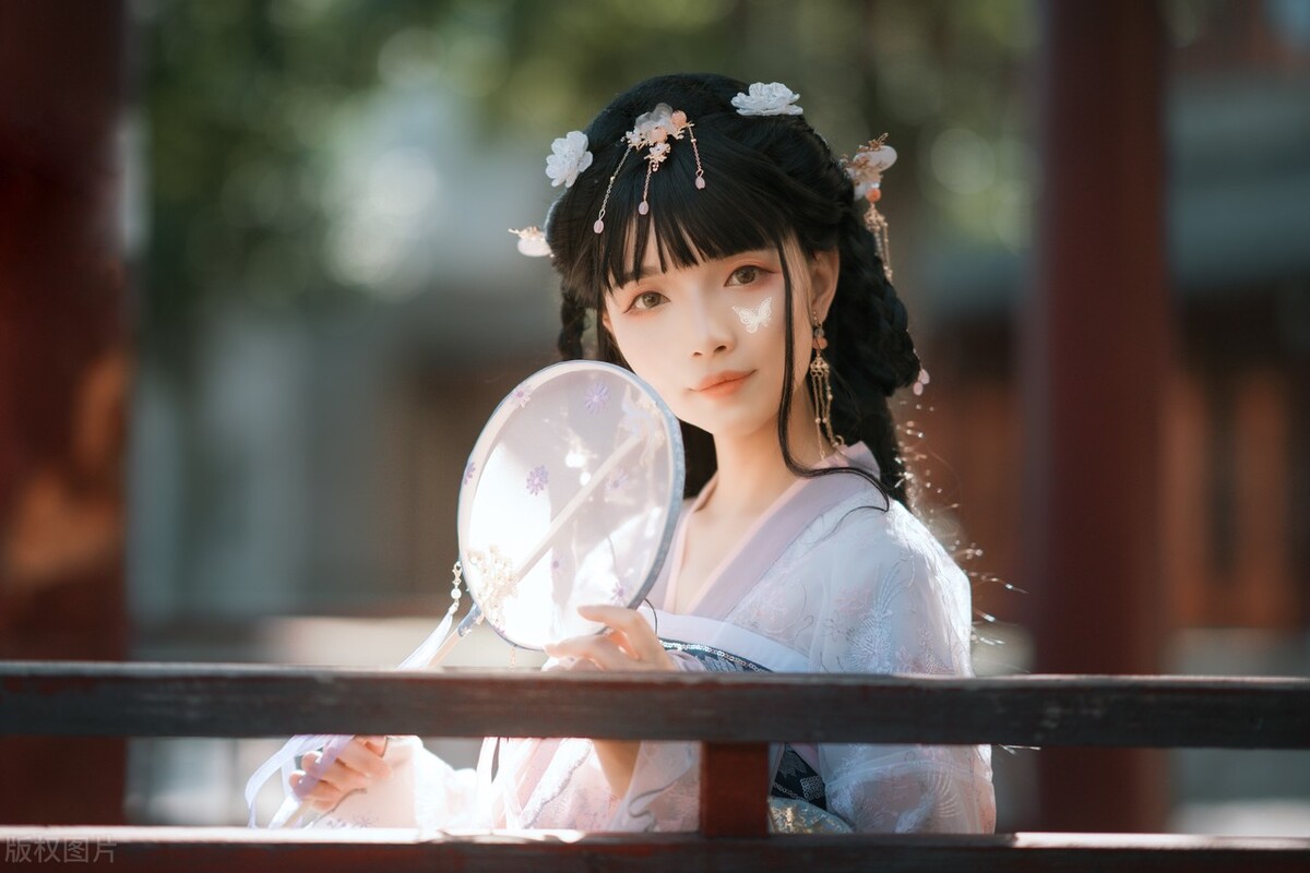 小说我穿成了炮灰女配,小说我穿越成了炮灰女配