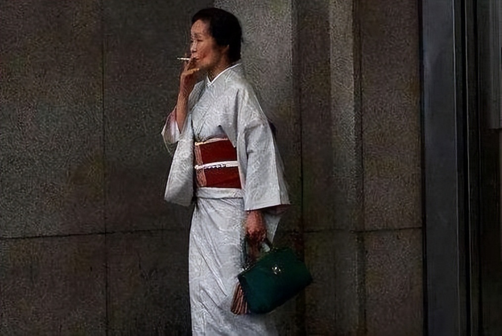 同样是吸烟为何日本人长寿,日本吸烟率高为何长寿