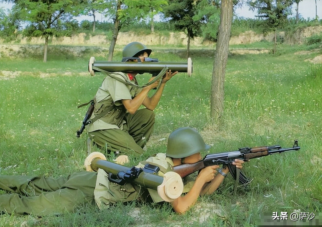 80年代部队使用的130火箭炮,中国83式履带122毫米火箭炮