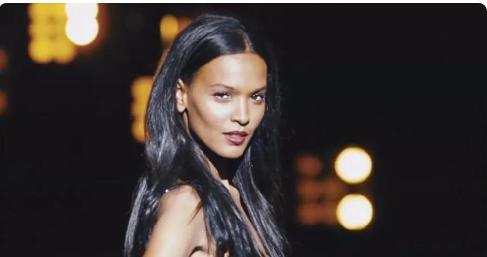 非洲阉割女孩的陋习已延续了4000年，仍旧存在着。让人谈之色变