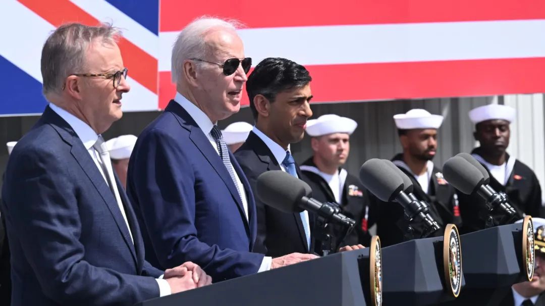 澳式愚蠢，被英美白人哥哥坑了还唱好，天价买二手潜舰陷债务危机