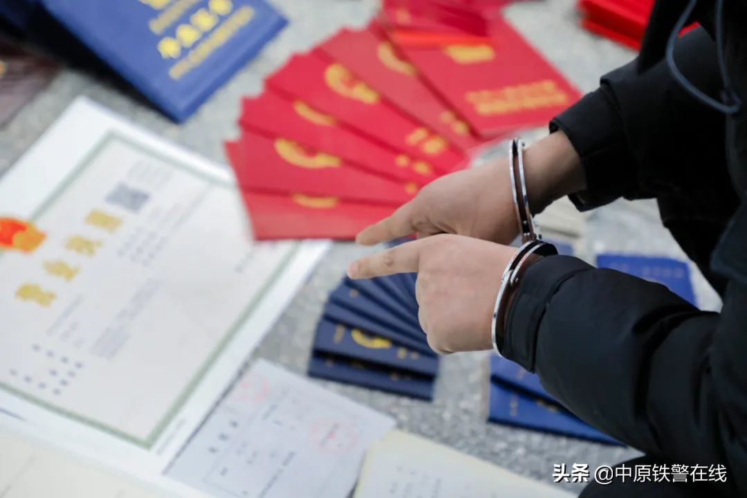 民警查获假章案,黄岛警方打击假章