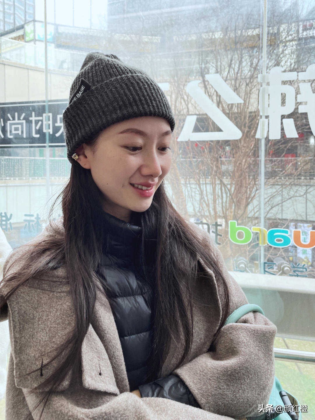 羽绒马甲什么时候穿怎么搭配好看,今冬最火大衣穿法太时髦高级了