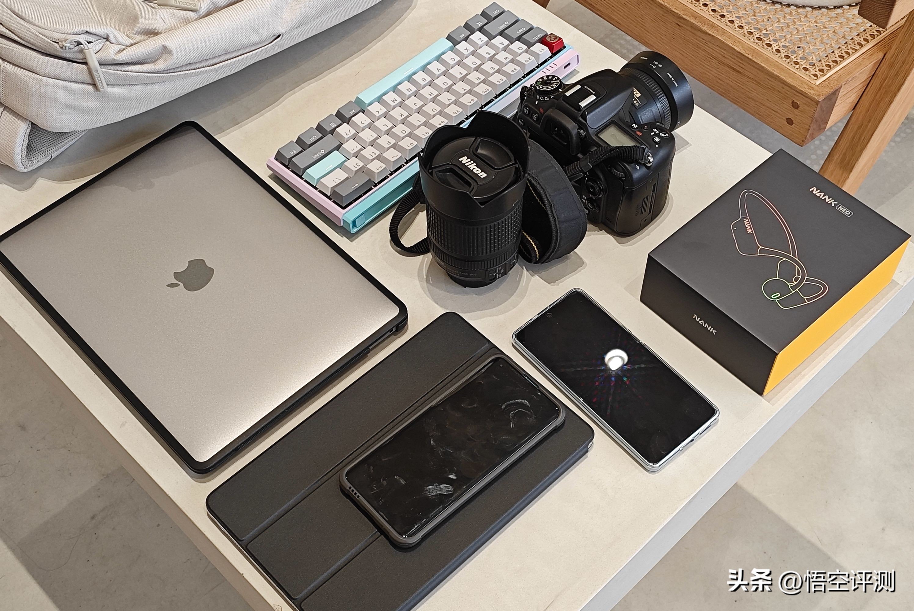 高颜值+多格收纳：进驻苹果商店，INCASECity双肩背包评测