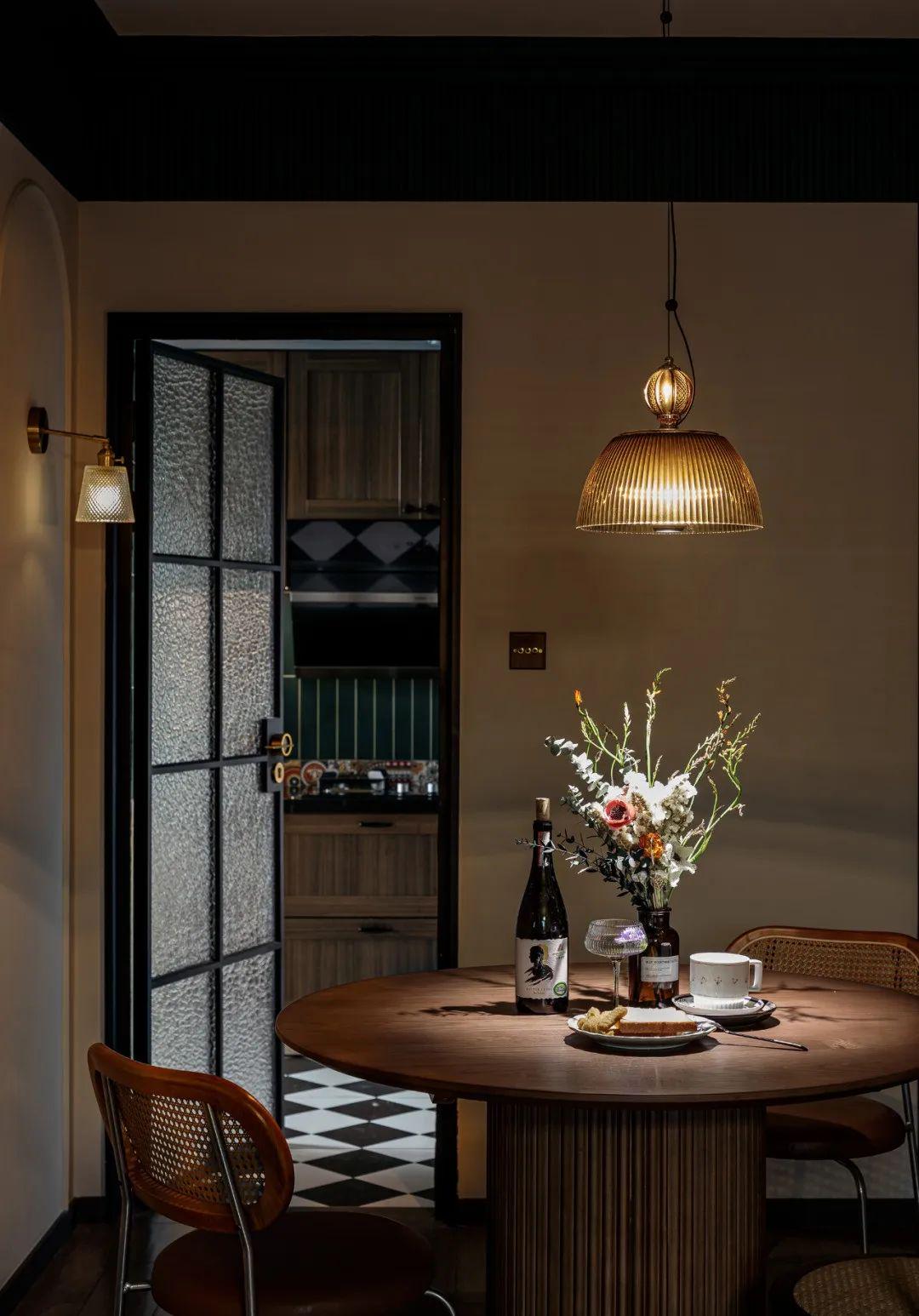 餐厅空间小如何设计好看,开餐厅餐厅面积小如何布置圆桌