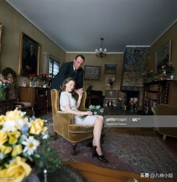 85岁平民王后替夫出席公务，大牌不断，婚姻竟然是欧洲最美满的？