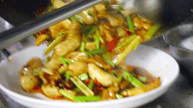 论吃肥肠，乐山人的花样是真的多！