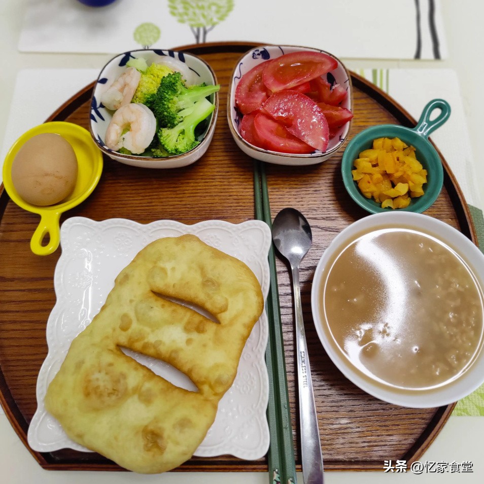 47岁大姐晒一人食走红,山东一位大姐退休