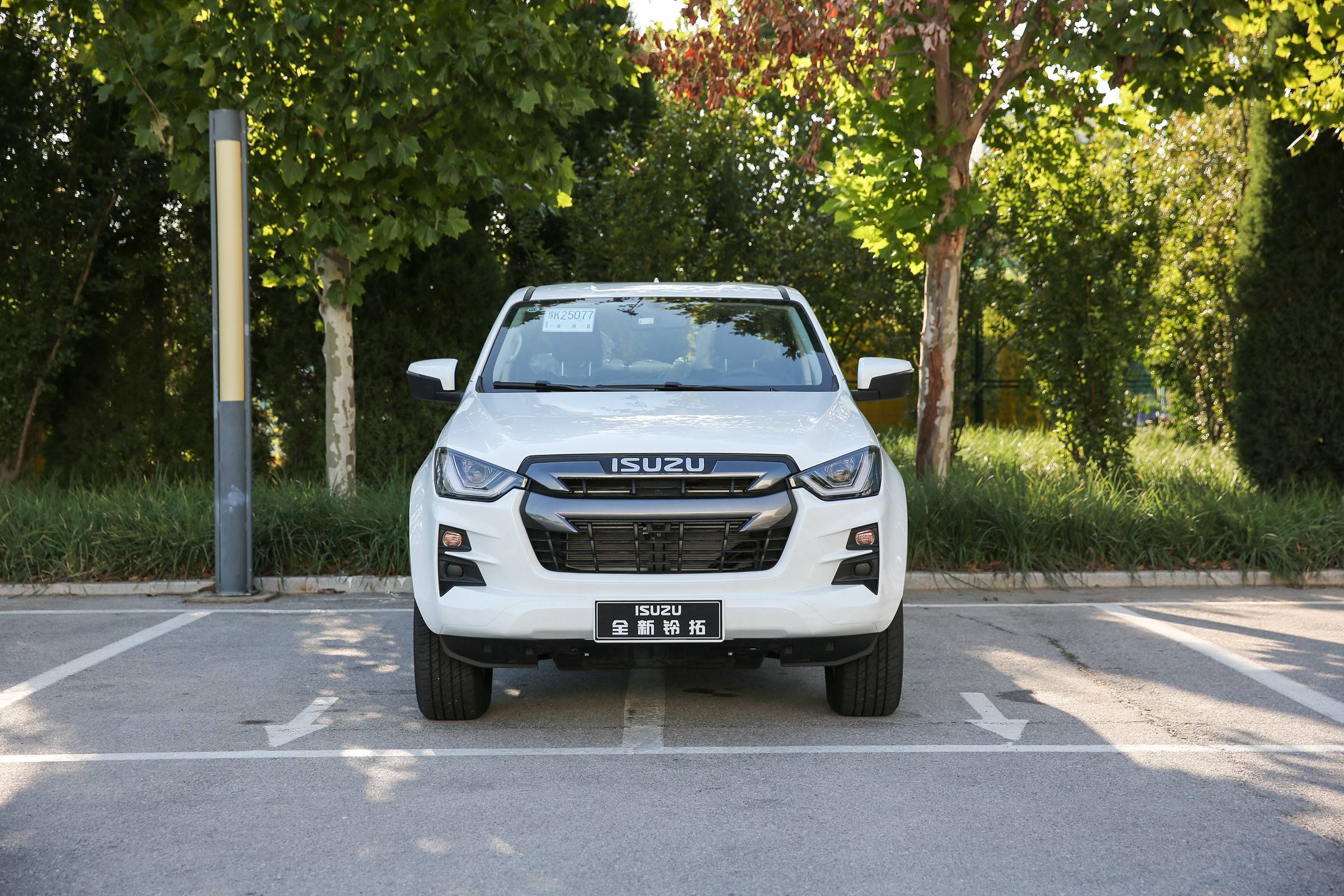 五十铃皮卡铃拓和d-max外观区别,五十铃皮卡铃拓2.5t四驱手动测试