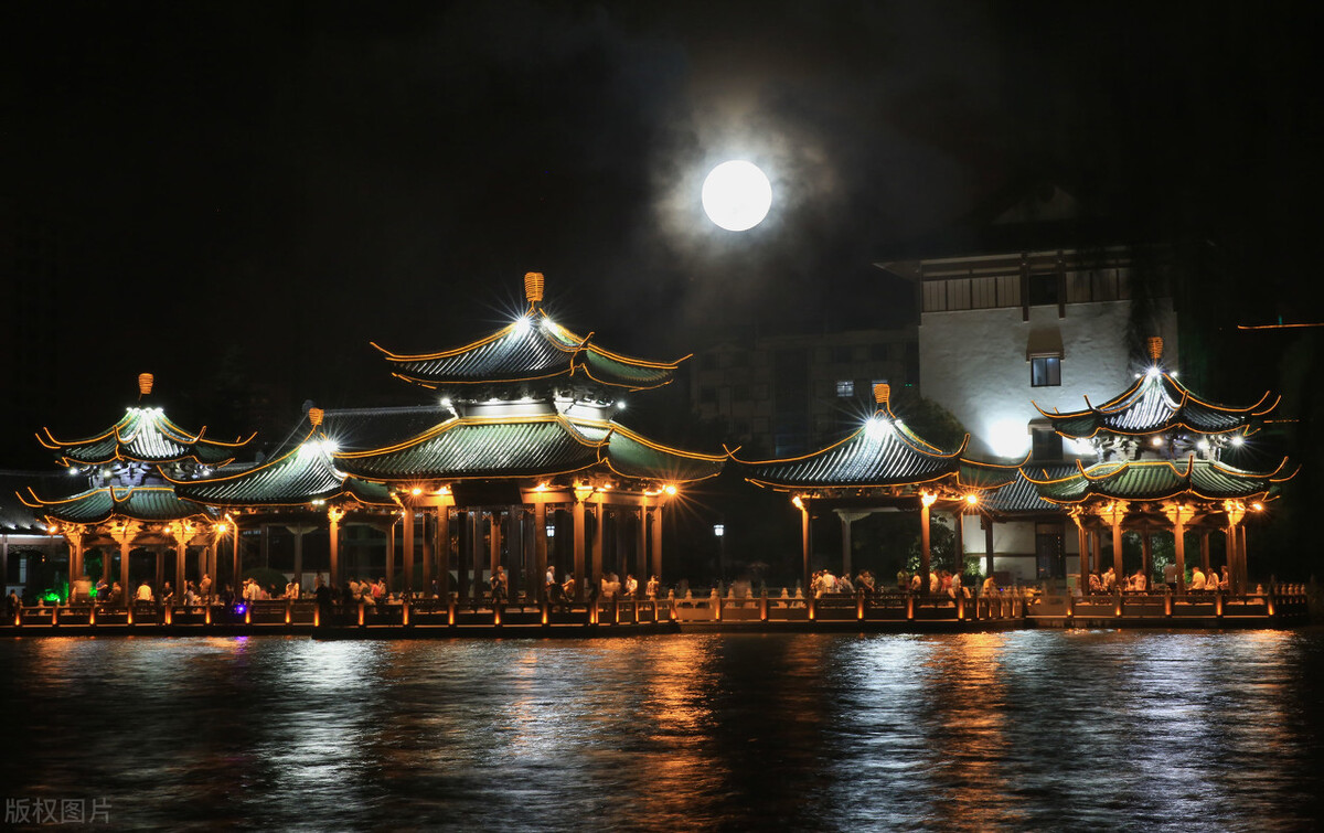 赏月也是一种享受,赏月用什么赏