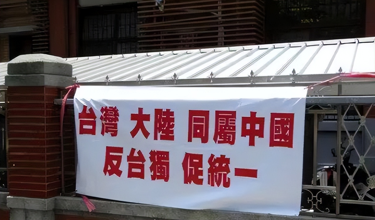 6月3日消息：美军机抵近山东舰，歼16没给歼15机会，与美机拼*刀刺**